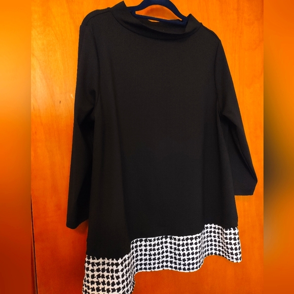 Ann Taylor Tops - Ann Taylor tunic. Black with hounds tooth trim. Women's L.